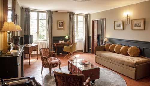 Suite (Private House)