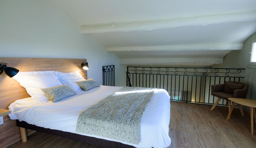 Dúplex clásico, 2 baños, vistas al jardín