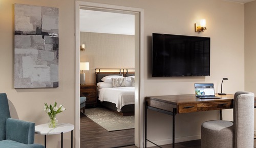 Suite ejecutiva, 1 cama de matrimonio grande con sofá cama, en edificio anexo