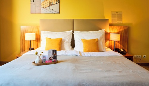 Deluxe Doppelzimmer mit Balkon und Blick zum Innenhof