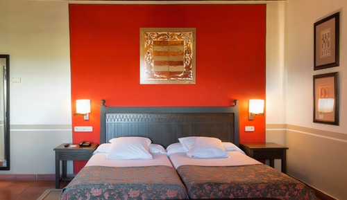 Habitación estándar con 2 camas individuales (2 Adults and 1 Child)