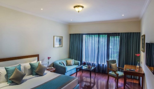 Habitación superior, 1 cama de matrimonio grande, vistas a la ciudad