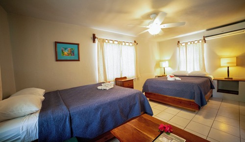 Standard 2 Queen Room