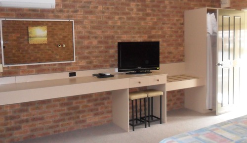 Habitación superior, varias camas, vistas al jardín