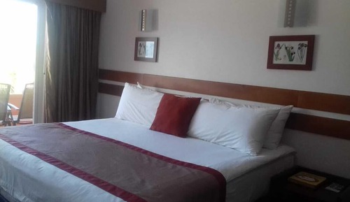 Habitación Deluxe con 1 cama doble o 2 individuales, 1 cama de matrimonio grande