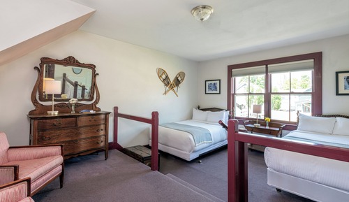 Habitación económica doble, 2 camas dobles (Room #6, Shared Bathroom)