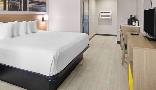 Habitación, 1 cama de matrimonio grande, accesible para personas con discapacidad (Roll-In Shower)