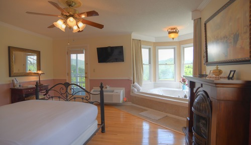 Habitación Deluxe, 1 cama de matrimonio, bañera de hidromasaje, vistas a la montaña