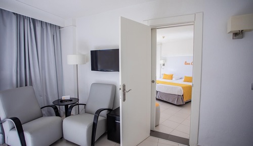 Habitación familiar, 2 habitaciones (2 adults and 1 child)