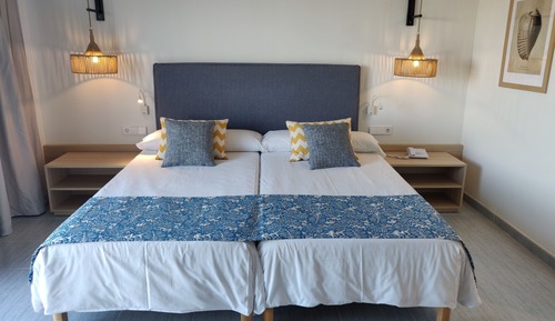 Habitación superior, vistas al mar (3 Adults and 1 Child)