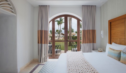 Suite junior, 1 cama de matrimonio grande, balcón, frente a la playa