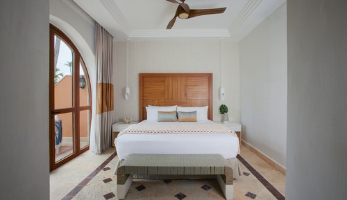 Suite junior, 1 cama de matrimonio grande, balcón, frente a la playa