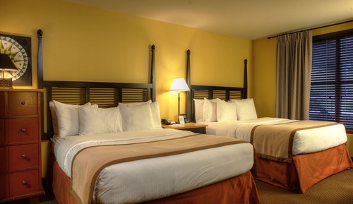 Deluxe Two Queen Beds Guestroom