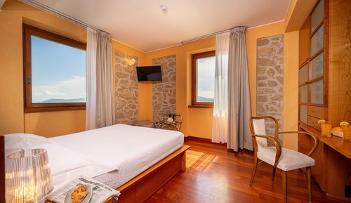 Habitación panorámica, vistas a la montaña
