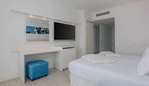 Habitación estándar, balcón, vistas parciales al mar