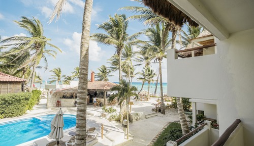 Habitación con Vista a la Alberca con Cama King