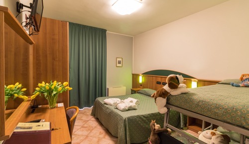 Habitación triple Pay TV included