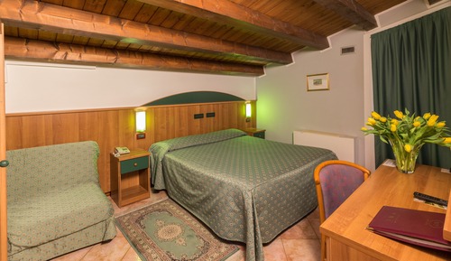 Habitación básica con 1 cama doble o 2 individuales