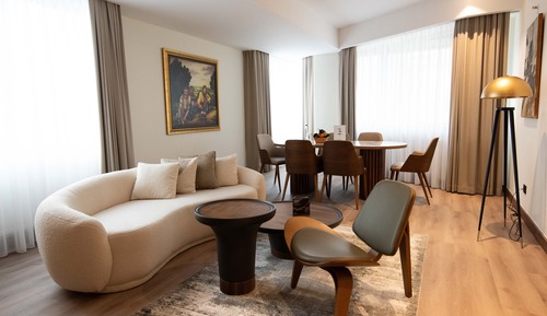 Suite, 1 cama de matrimonio grande, sauna (Living Room)