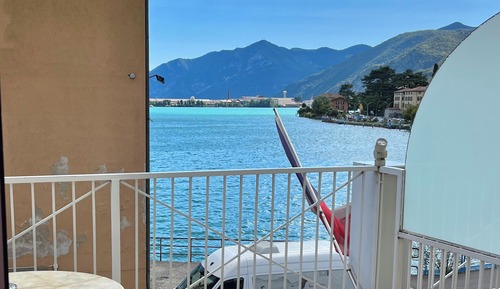 Habitación superior con 1 cama doble o 2 individuales, balcón