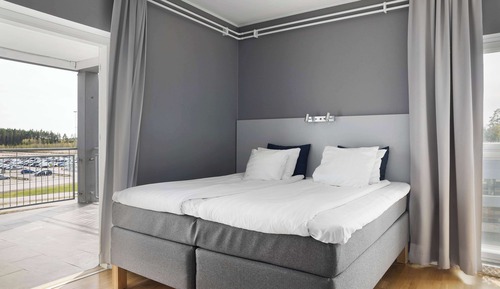 Habitación superior, 1 cama doble, no fumadores, balcón