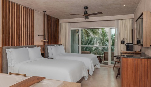 Habitación estándar, 2 camas dobles, balcón