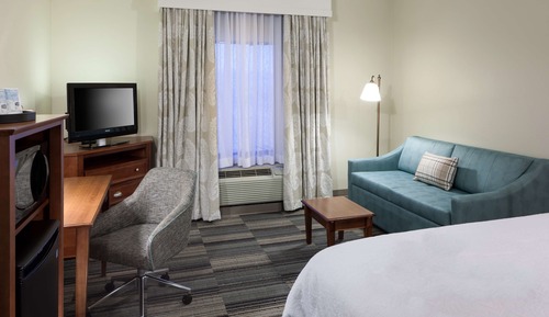 Estudio con cama matr. grande, sofá cama