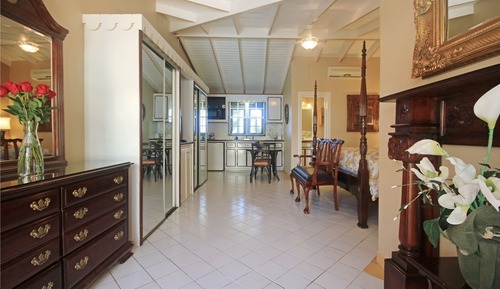 Estudio, 1 cama de matrimonio grande, en la zona del jardín