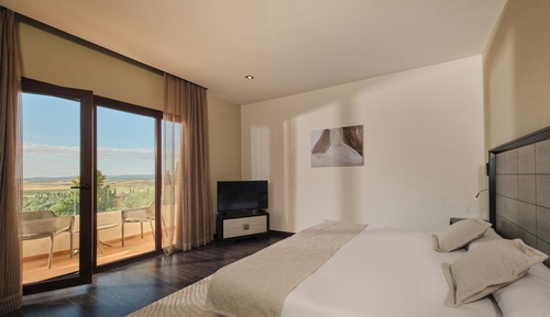 Habitación superior con 1 cama doble o 2 individuales, balcón