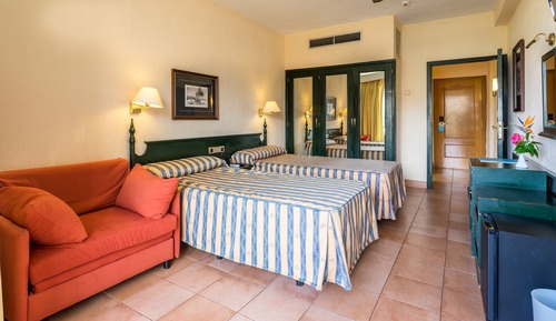 Habitación doble (3 Adultos + 1 Niño)