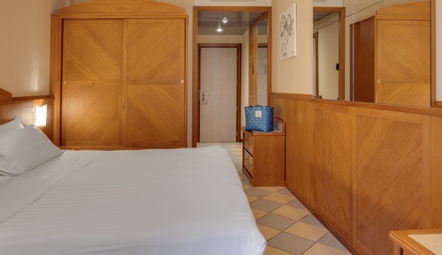 Habitación estándar con 1 cama doble o 2 individuales, terraza, en edificio anexo (Casa Augustus)