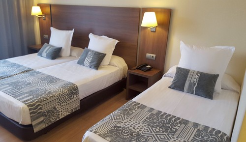 Habitación triple, vistas al mar