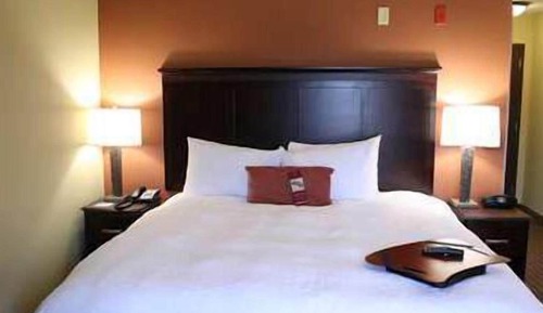 Estudio con cama matrimonial grande