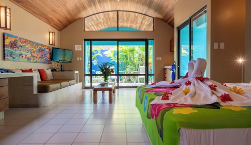 Garden Bungalow 1 King Size Bed 1 Sofa