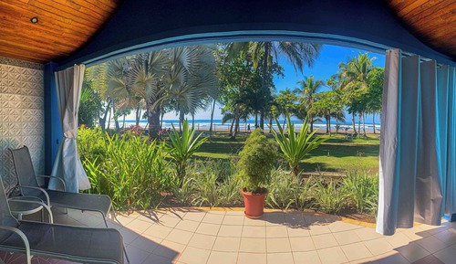 Beachfront Villa 1 King Bed plus 2 Sofa