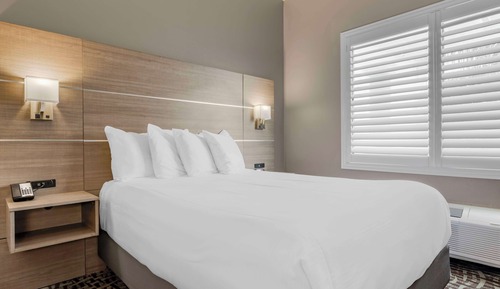 Habitación estándar, 1 cama de matrimonio, bañera (with Single Sofabed)