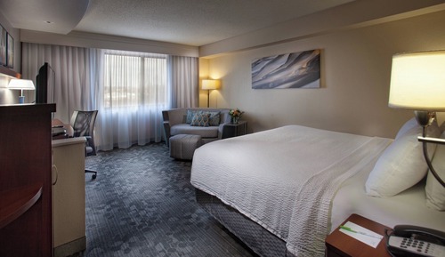 Habitación, 1 cama de matrimonio grande con sofá cama (Mobility/Hearing Access, Roll-In Shwr)