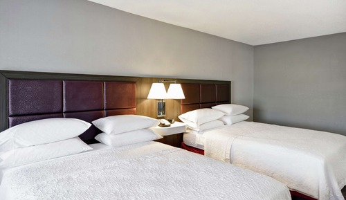 Habitación, 2 camas de matrimonio, accesible para personas con discapacidad (Roll-In Shower)