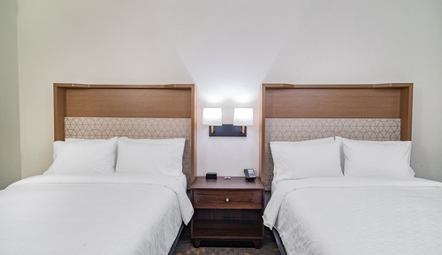 Habitación estándar, 2 camas de matrimonio, ducha adaptada (Roll-In Shower)