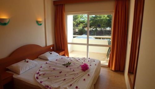 Suite familiar, 1 habitación, vistas a la piscina