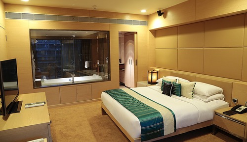 Neptune Premier Lagoon View Suite with Bath Tub and Private Balcony - King Bed