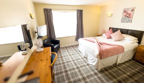 Habitación estándar doble, baño privado (with shower over bath)