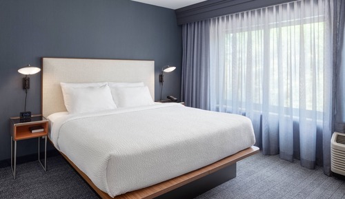 Habitación, 1 cama de matrimonio grande (Mobility/Hearing Accessible, Tub)