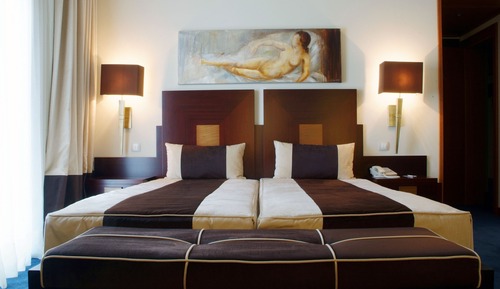 Twin Room, Back view