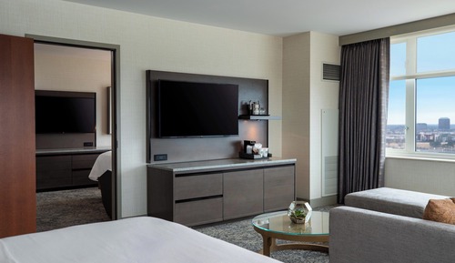 Estudio Club, 1 cama de matrimonio grande con sofá cama, en esquina