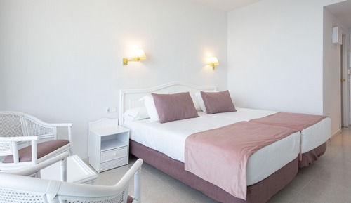 Habitación clásica doble, balcón, vistas parciales al mar