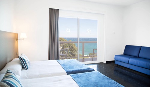 Habitación triple superior, vistas al mar (2 adultos y 1 niño)