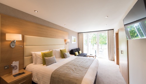 Habitación Deluxe con 1 cama doble o 2 individuales, 1 cama doble con sofá cama, balcón