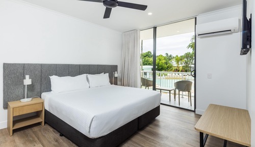 Habitación Premier, 2 habitaciones, vistas a la piscina (No Housekeeping)