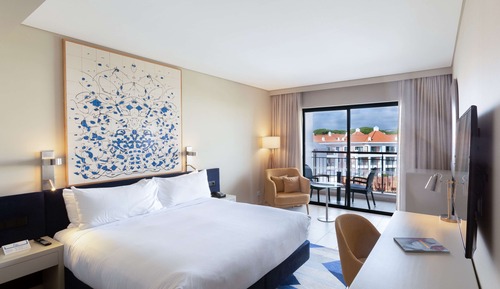 Habitación familiar, 1 cama de matrimonio grande, habitaciones comunicadas, vistas a la piscina